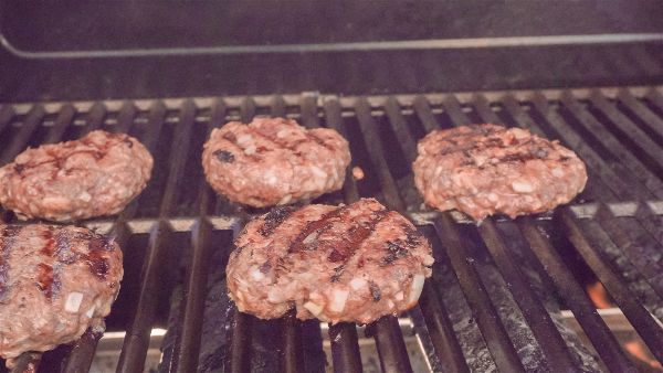 traeger frozen burgers